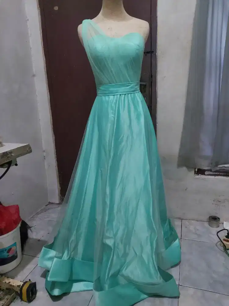 Gown hijau cantik