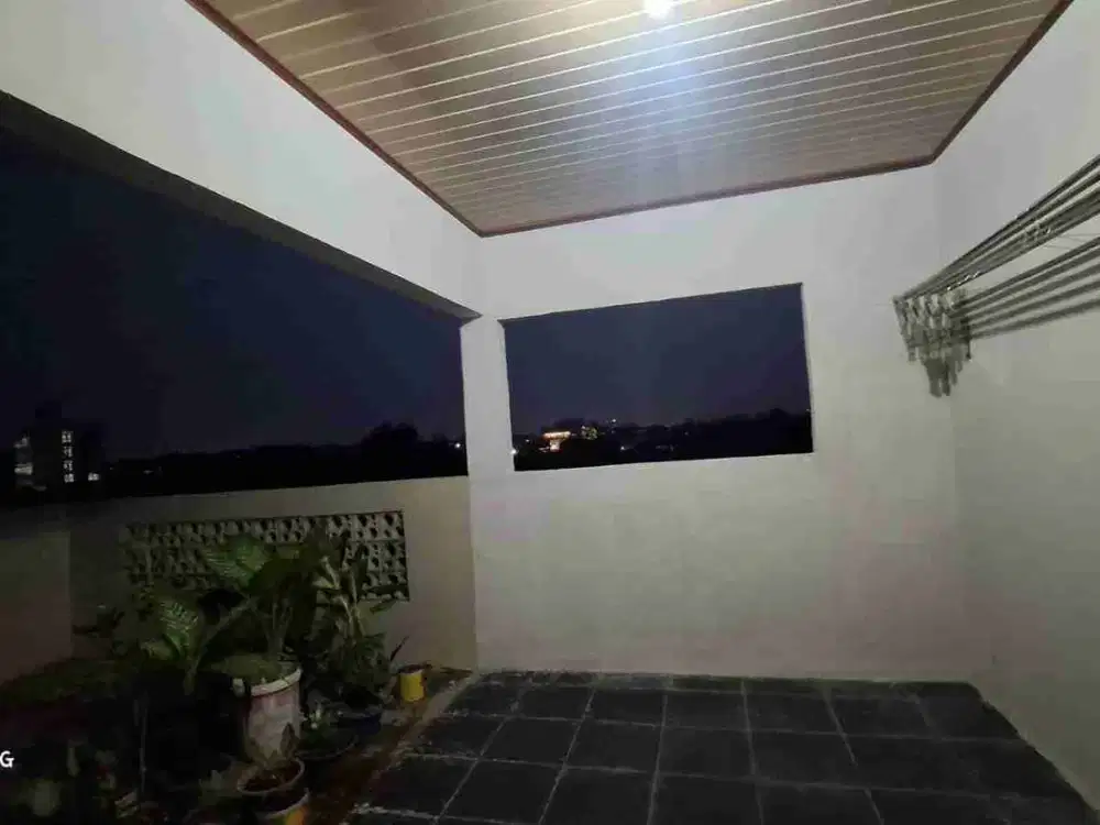 Dijual rumah 3 lantai,  dijl. mini 1 bambu apus jakarta timur