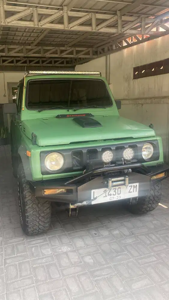 Mobil Suzuki SJ410 Katana GX Jeep