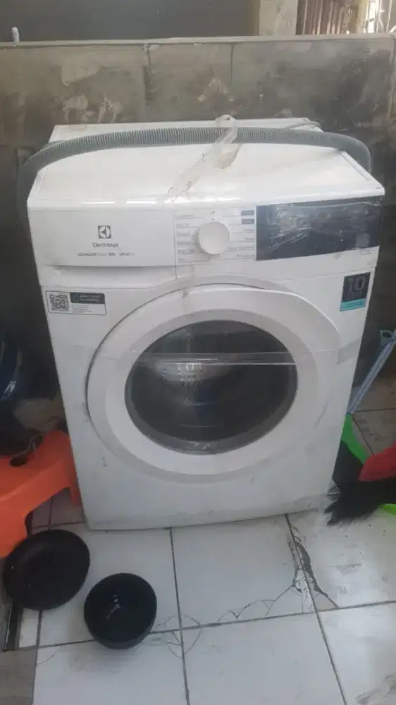 Mesin cuci Electrolux Ultimatecare 300