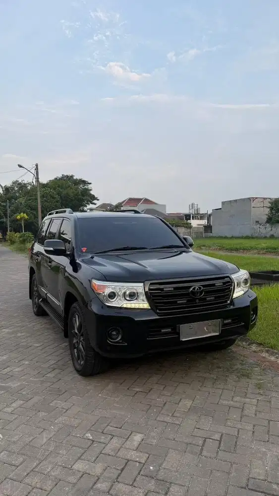 Toyota Land Cruiser UK VX200 2012 Diesel AT Hitam