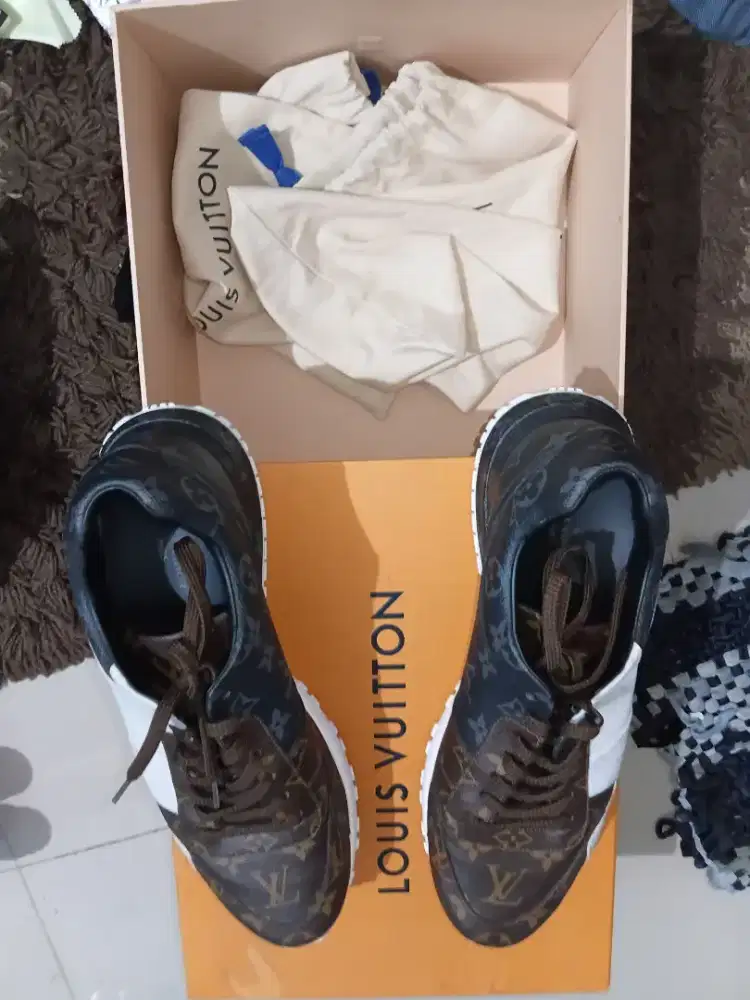LOUIS VUITTON SNEAKERS AUTHENTIC
