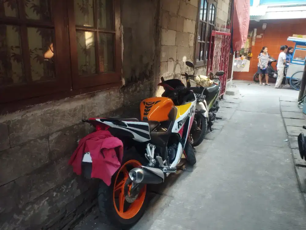 Honda CBR150R racing