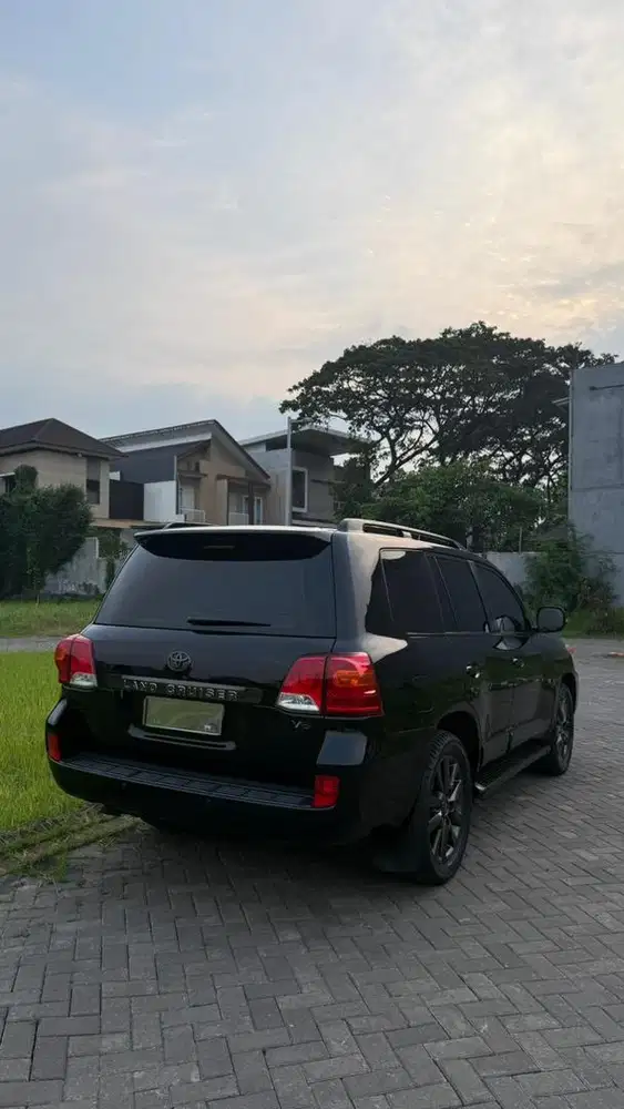 Toyota Land Cruiser UK VX200 2012 Diesel AT Hitam