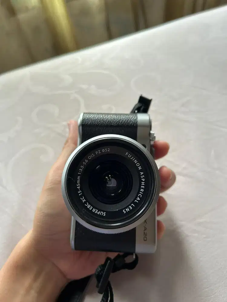 Dijual Fujifilm X-A20 Kamera Mirrorless dengan Lensa XC15-45mm