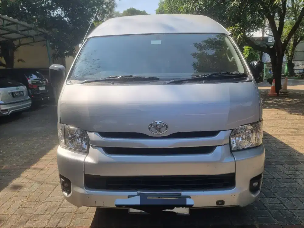 Hiace commuter euro 4 silver