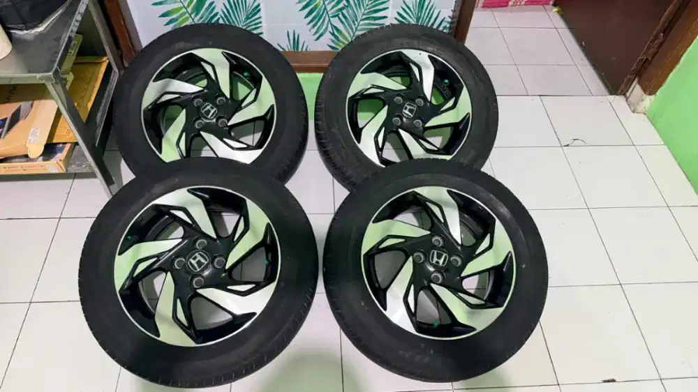 Dijual Velg plus Ban Honda Mobilio