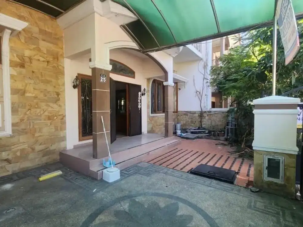 Disewakan rumah di Pakuwon City 1 menit dari Pakuwon City Mall