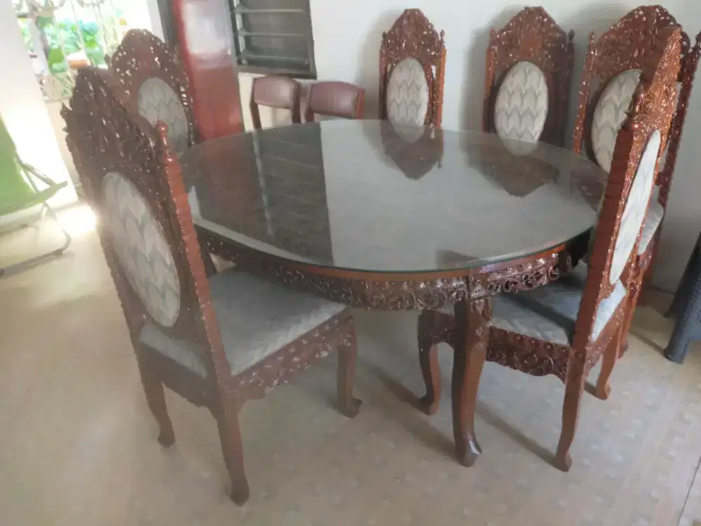 Meja dan kursi makan kayu jati ukir Bali