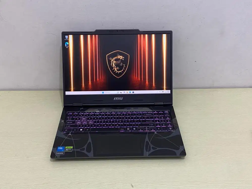 MSI Cyborg 15 Gaming Core 5-210H RAM 16 SSD 512 GB RTX 5050 8 GB Mulus