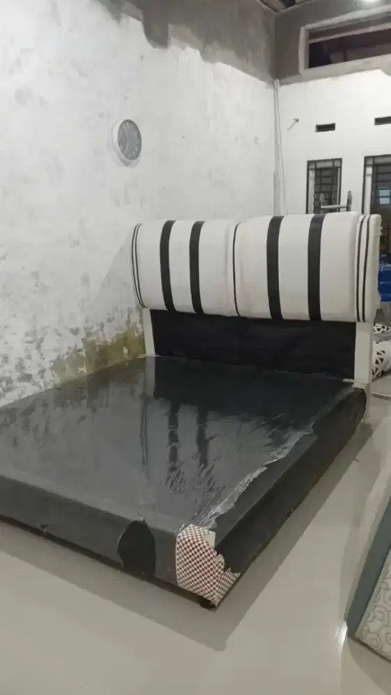 Dipan Kasur Spring Bed