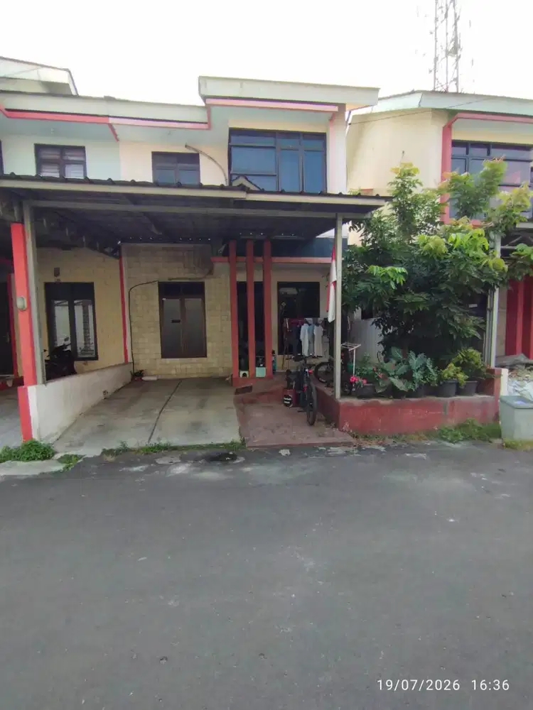 4 Kamar Tidur 2 Kamar Mandi - Rumah dijual siap huni