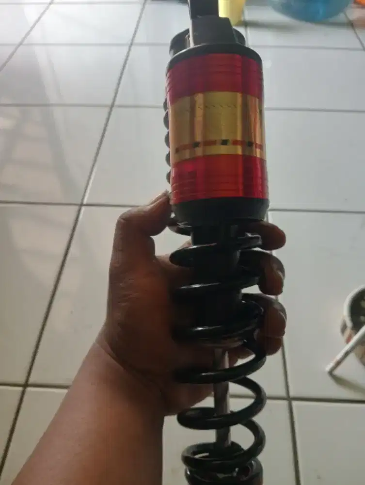 Shockbreaker tabung becky