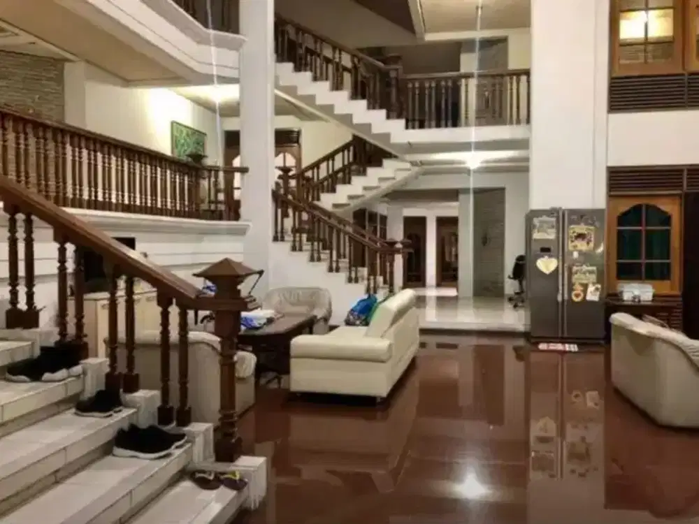 AUD.A061 Rumah Bagus Raya Darmo, Surabaya Strategis di Pusat Kota Nyaman