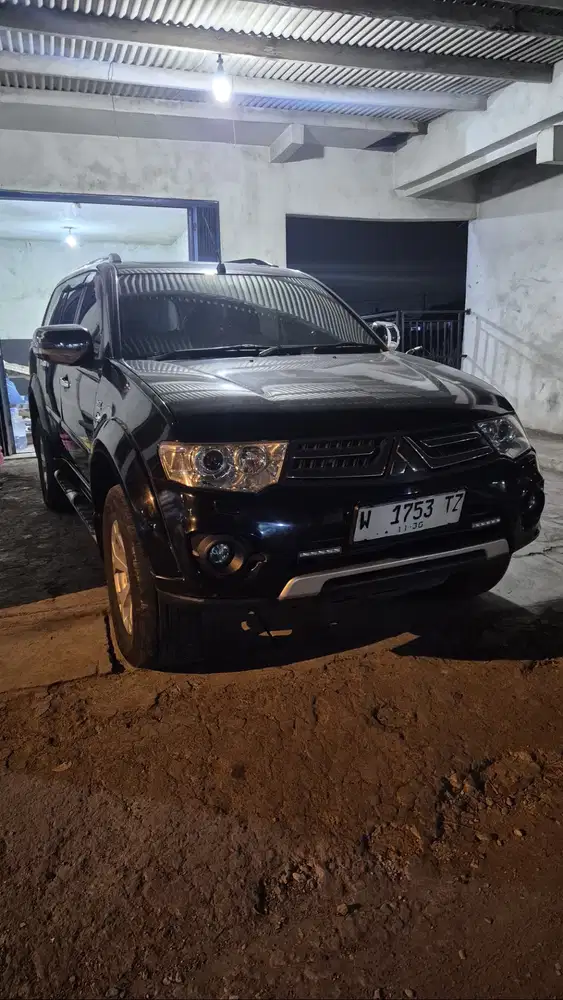 Pajero sport dakar 2015 AT solar lengkp hidup