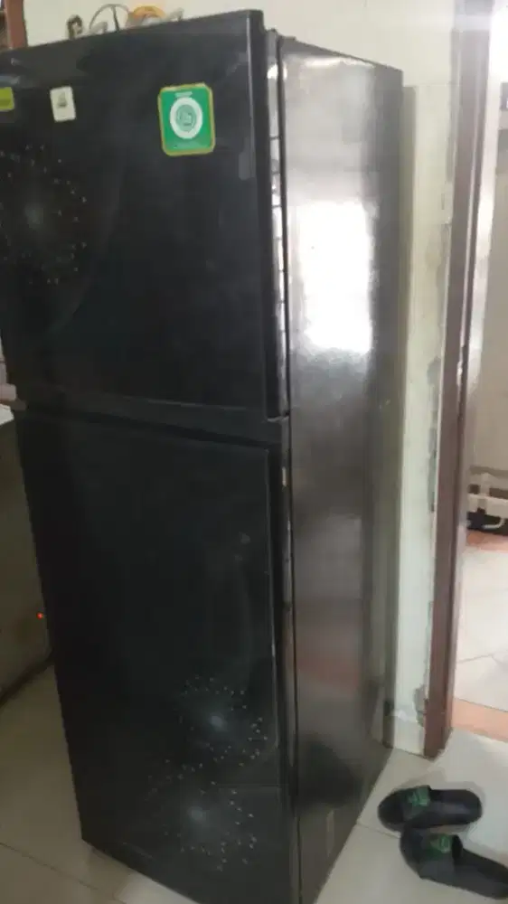 Kulkas sharp 2 pintu bekas