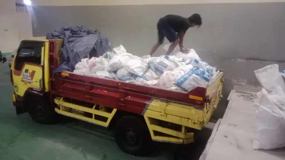 Jasa buang puing dan angkutan sampah