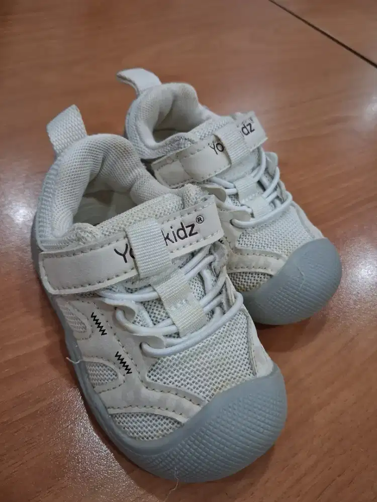 DUA SEPATU ANAK ORI CROCODILE & YONGKIDZ CUMA 300K