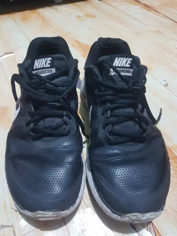 dijual Sepatu nike ukuran 42 kondisi bagus dan sudah dijahit