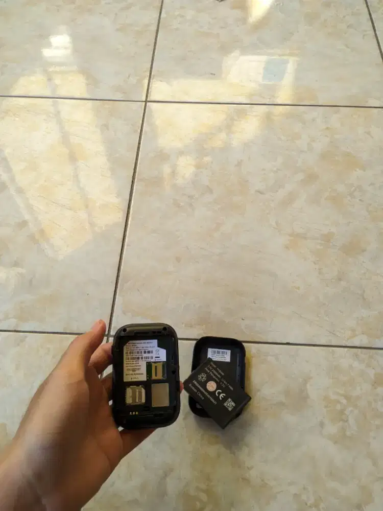 Modem Mifi + Kartu Hifi Air Tri
