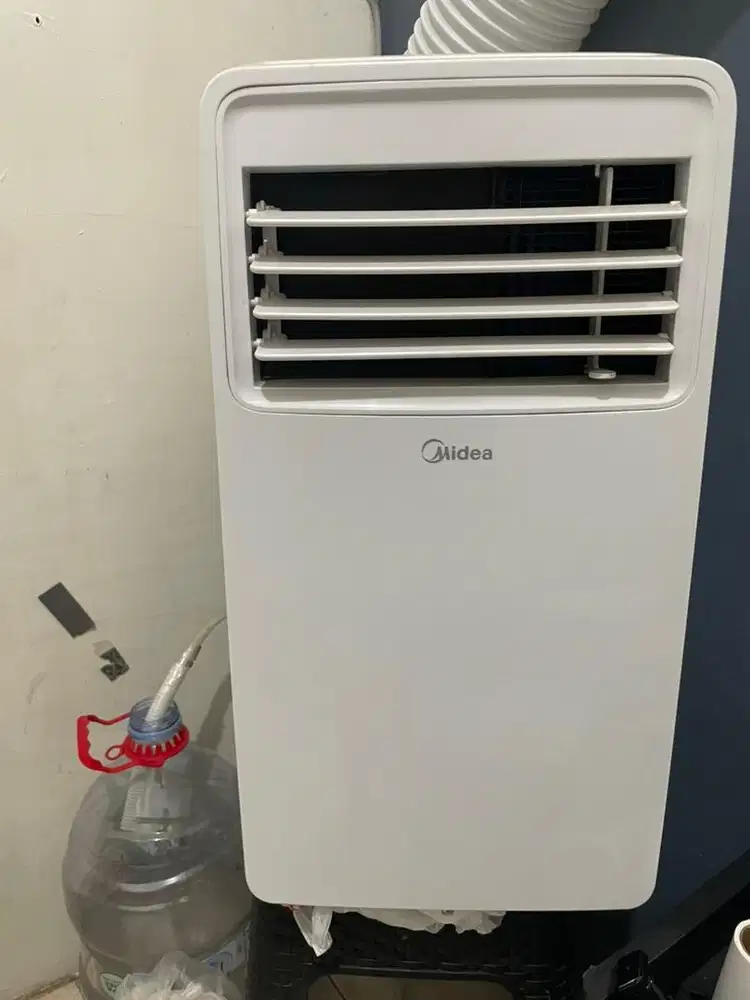 Ac portable midea 1/2pk pemakaian 4 bulan 2.5juta nego
