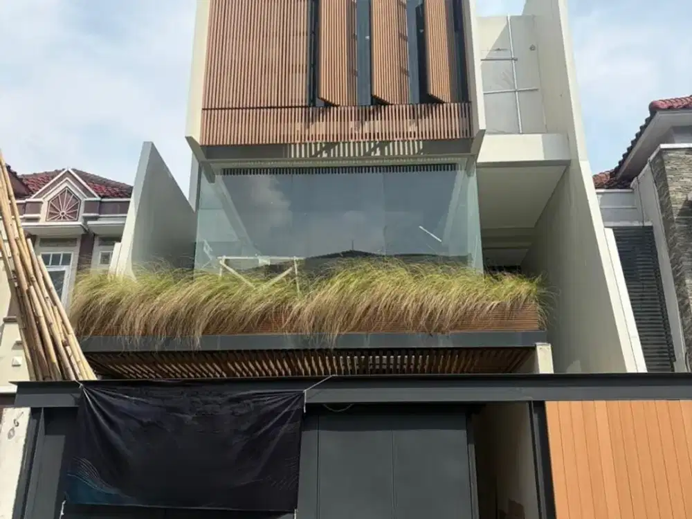 Rumah mewah furnish Permata Buana Jakarta Barat
