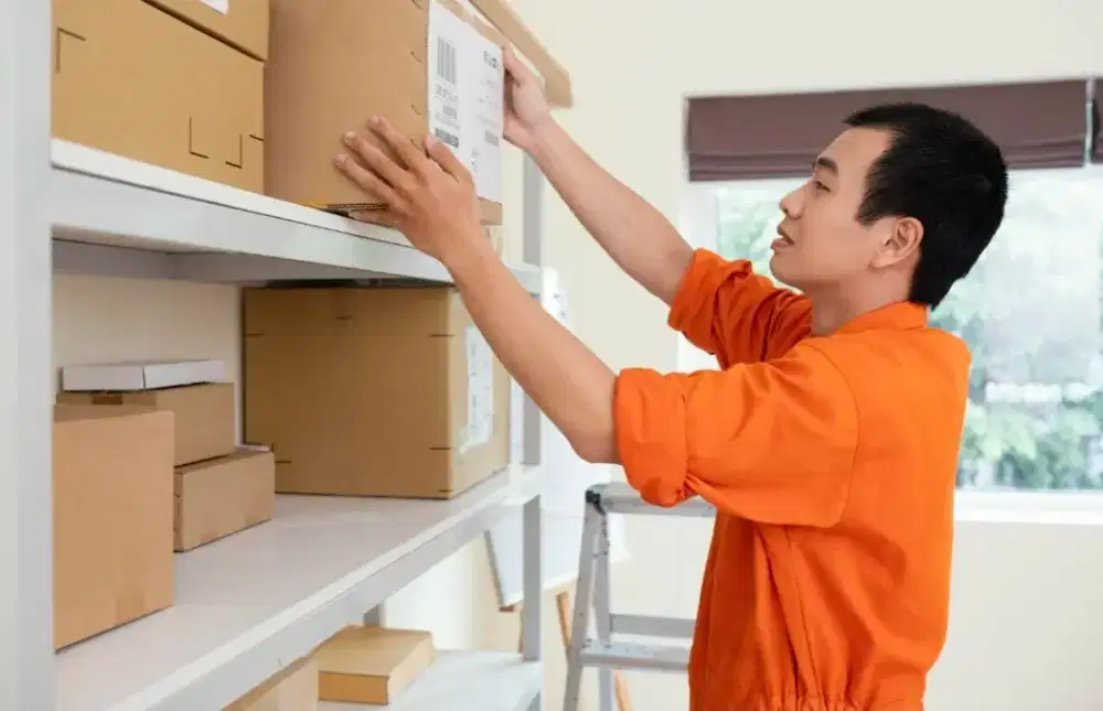 LANGSUNG KERJA HELPER STAFF GUDANG PACKING BARANG ONLINE PRIA TOKO