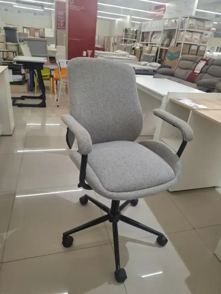 KURSI KANTOR STAFF EMPUK KOKOH 900RIBUAN