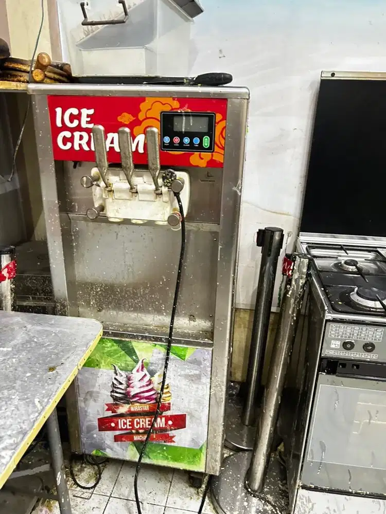 mesin pembuat es cream