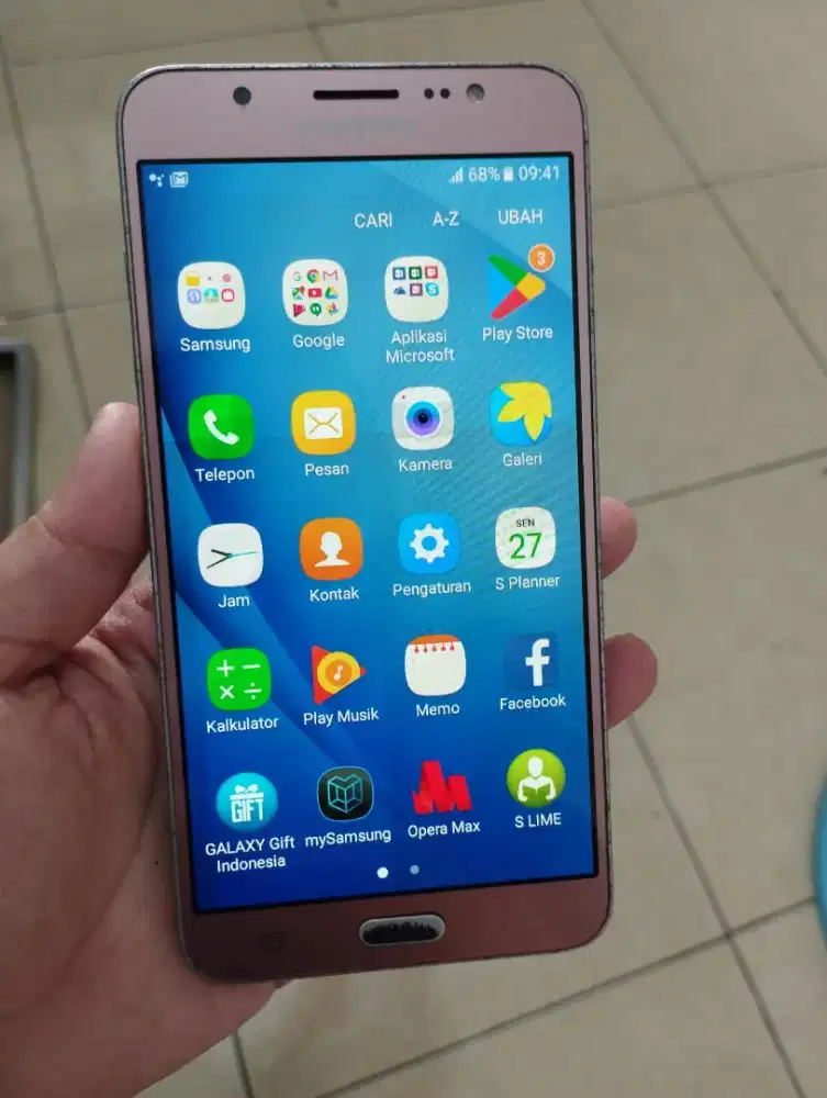 Samsung J76-4G.Ram 2GB/16GB.ORI.GOLDEN PONSEL