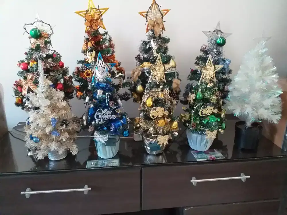 Pohon natal aksesoris lengkap