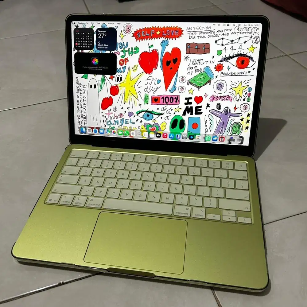 Macbook Neo 8/256 Fullset Mulus Garansi