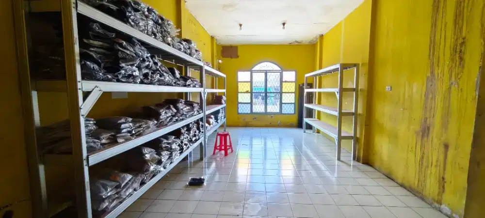 Penjahit berpengalaman