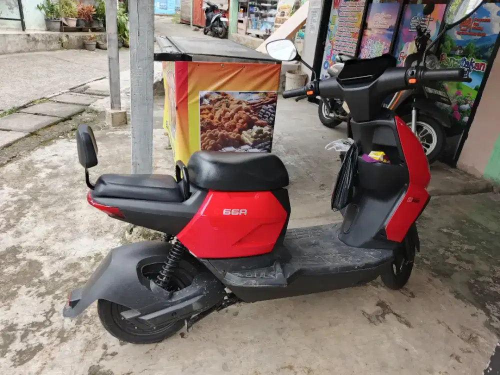 Di jual spedah listrik merek uwinfly