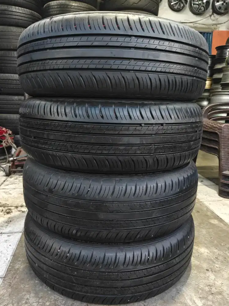Jual ban copotan mrek Dunlop enasave ec 300 ukuran 215 60 17 4pcs