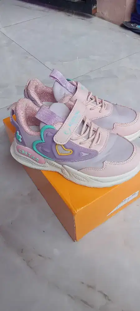 Dijual sepatu anak perempuan merek KBSTAR