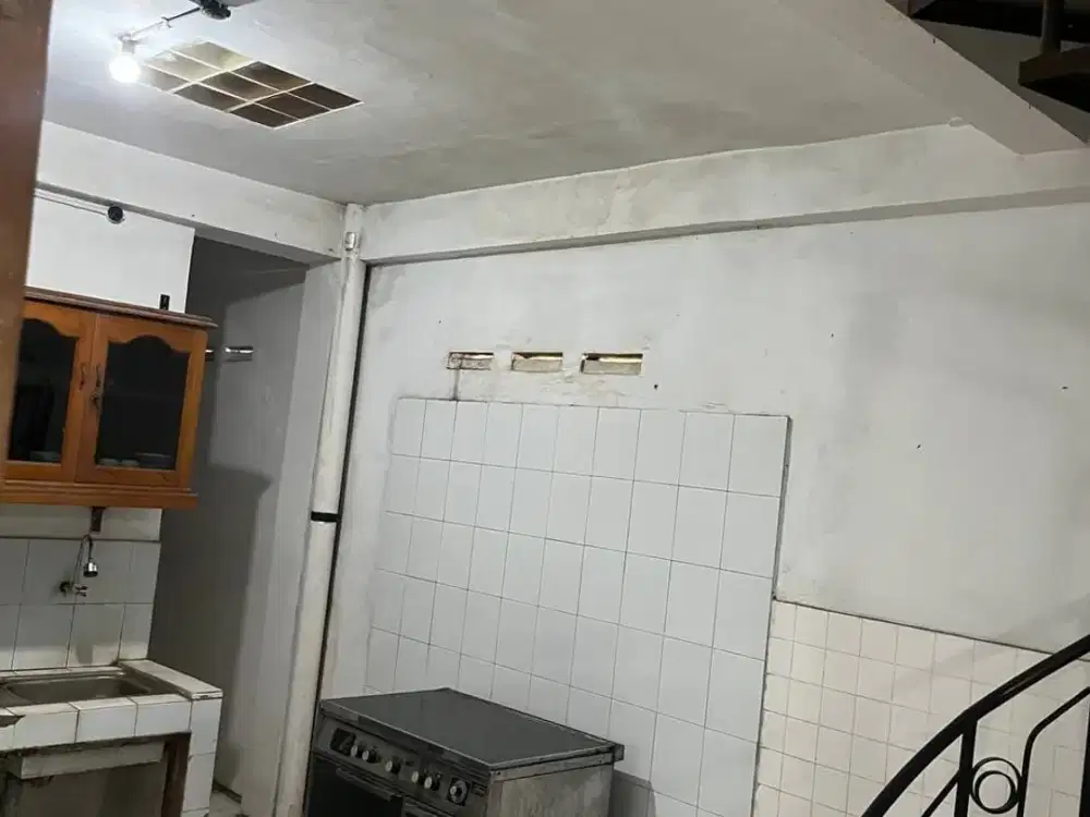 Dijual Rumah 6 Kamar Tidur Dekat Gerbang Tol – Siap Huni
