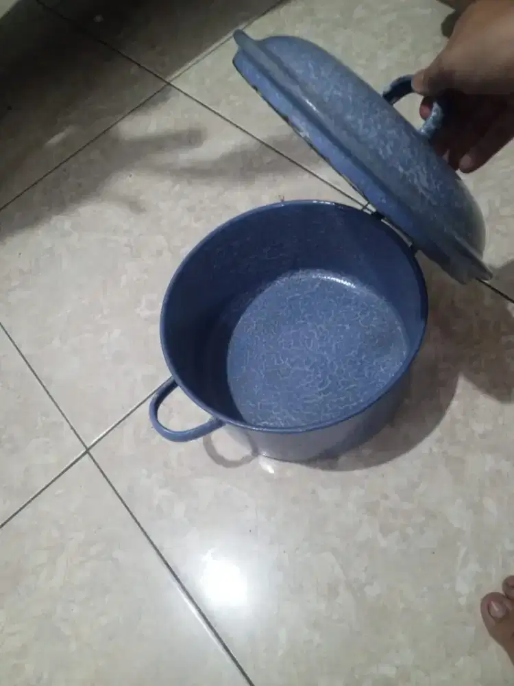 Panci enamel seperti baru