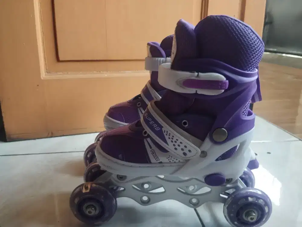 Sepatu roda 4 untuk anak