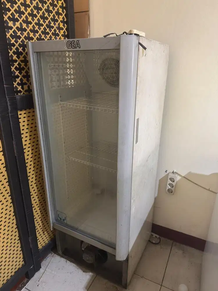 Dijual Showcase GEA