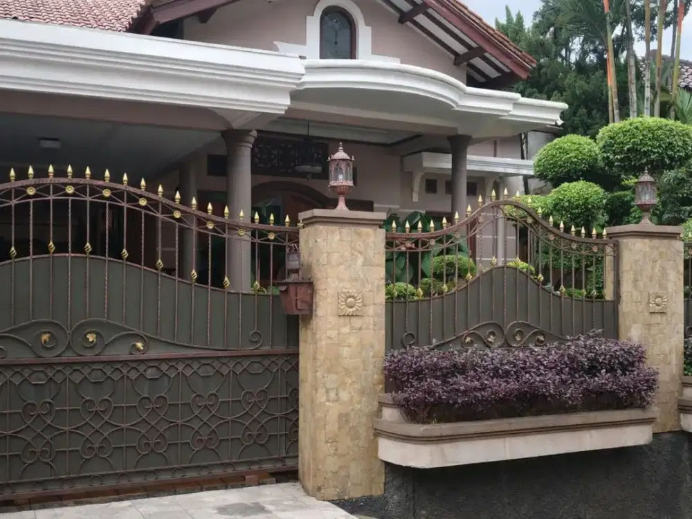Dijual Rumah Tanah Luas 2 Lantai Lokasi Strategis Dekat Aeon Mall Tanjung Barat di Jaksel Nd 18479