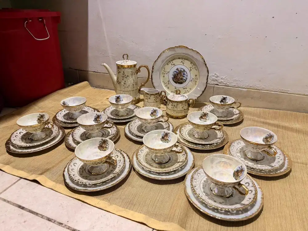 Tea set dancing japan