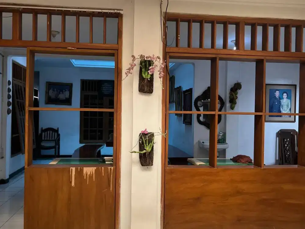 Rumah Besar 6 Kamar di Kawasan Strategis, Akses Tol Sangat Dekat