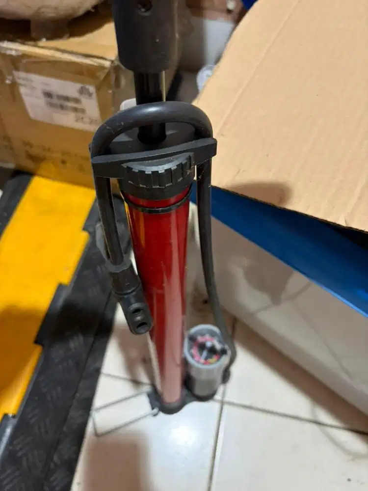 Pompa odysey warna merah
