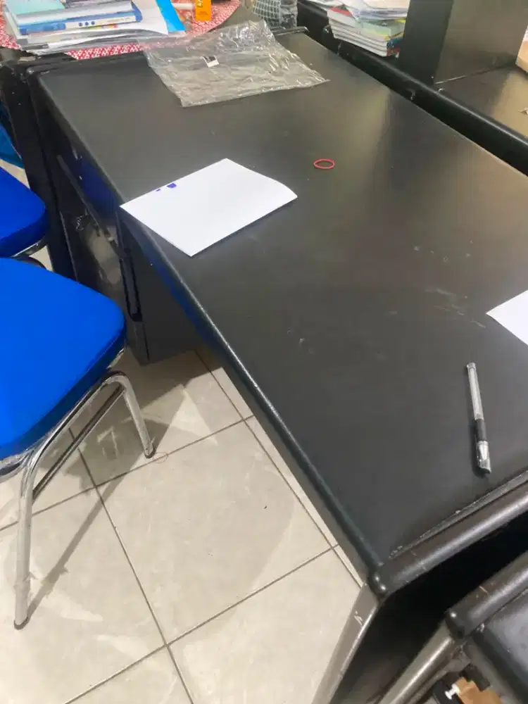 Meja kerja kantor