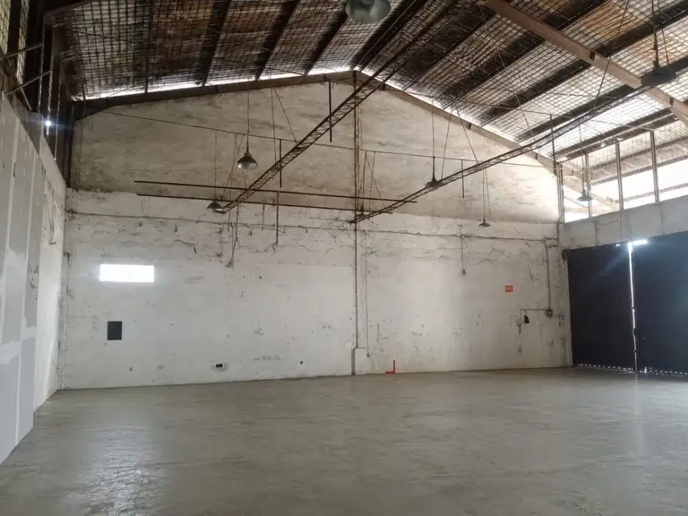 Disewakan Gudang siap pakai, di Pinggir Jalan Raya Utama karang baru Cikarang Utara Kab. Bekasi
