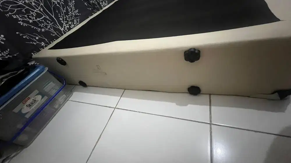 Dipan Kasur tanpa sandaran