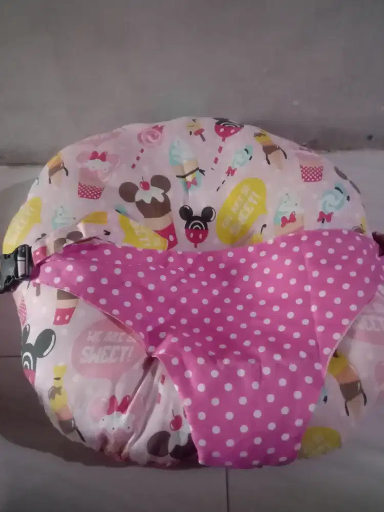 Bantal duduk bayi