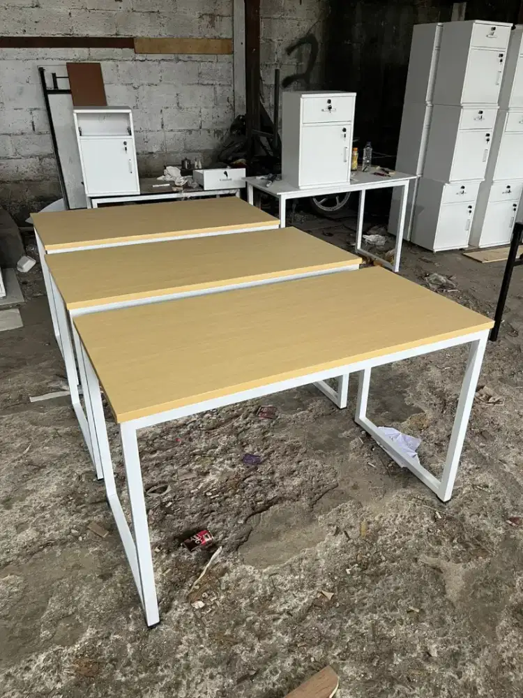 Meja Kerja / Meja Kantor Minimalis