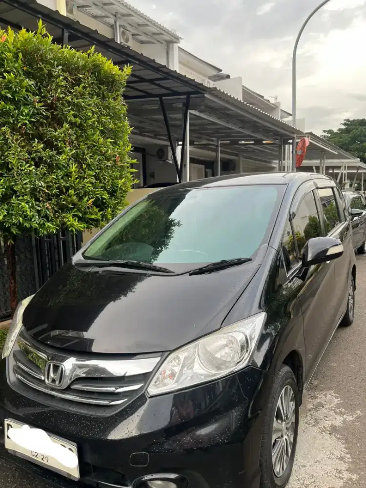 Honda freed e psd 2013
